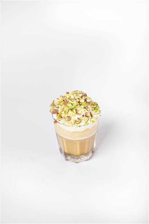 لاته با پسته و فندق